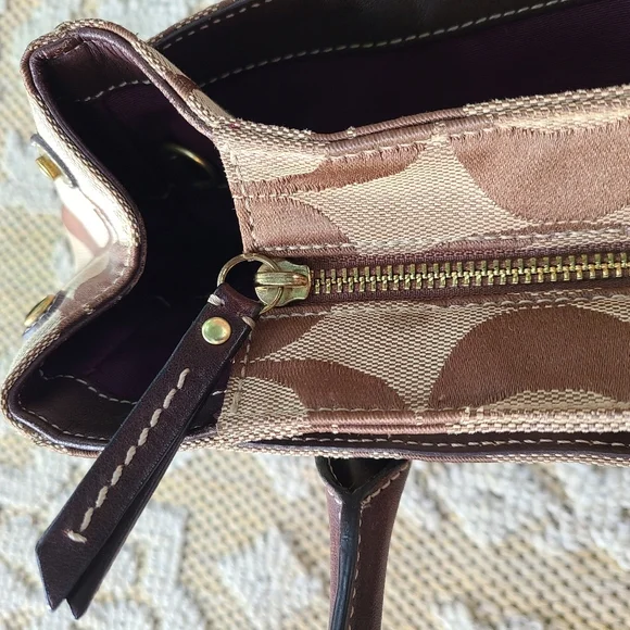 Coach Hamptons Madeline Signature Satchel Bag 12463 - Picture 11 of 16